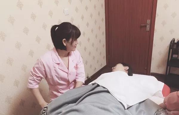 没任何资质也敢称通乳师 "暴力通乳"让宝妈很受伤